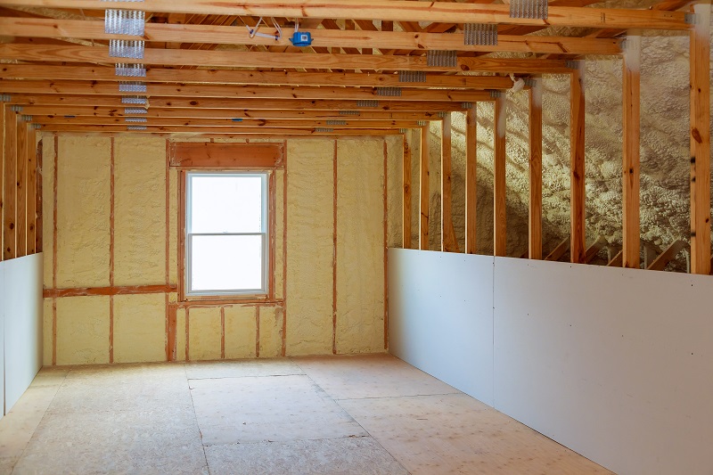 Spray Foam Insulation Contractors #182642206 (AdobeStock) Star Companies Inc.